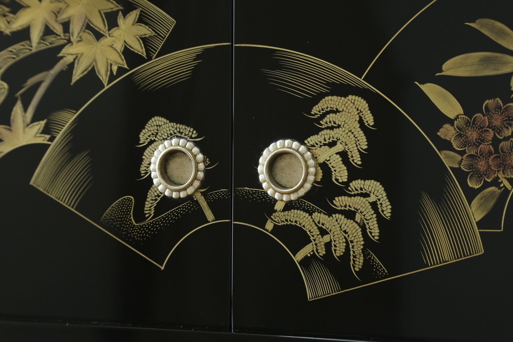 中古　美品　輪島塗り　こだわりの和の空間を演出する飾り棚　(R-062763)