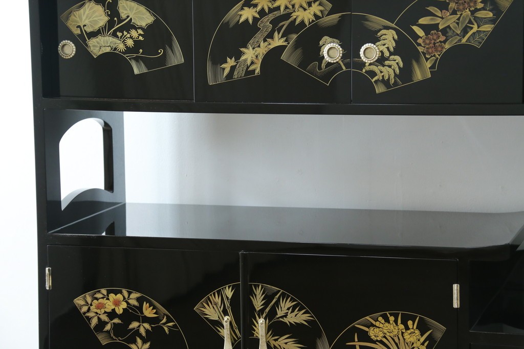 中古　美品　輪島塗り　こだわりの和の空間を演出する飾り棚　(R-062763)