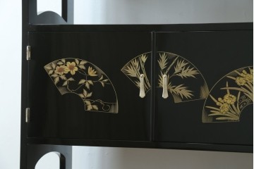 中古　美品　輪島塗り　こだわりの和の空間を演出する飾り棚　(R-062763)