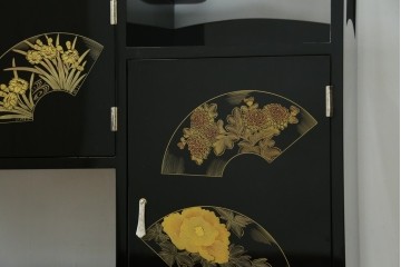 中古　美品　輪島塗り　こだわりの和の空間を演出する飾り棚　(R-062763)