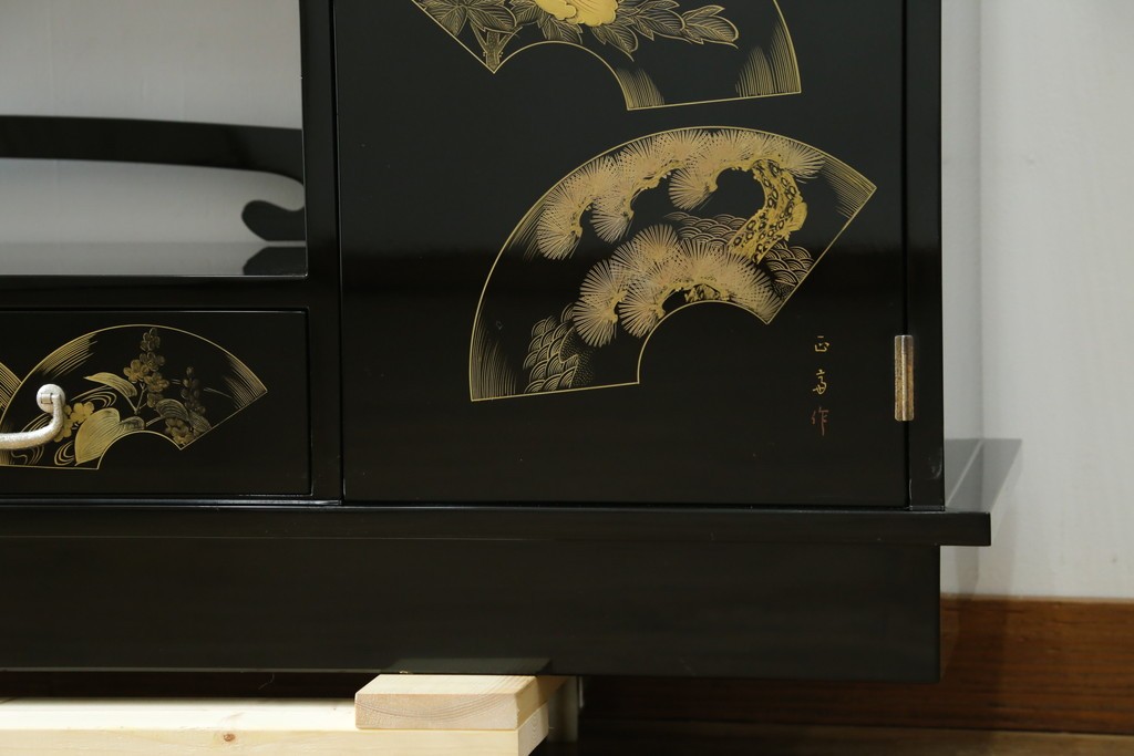 中古　美品　輪島塗り　こだわりの和の空間を演出する飾り棚　(R-062763)