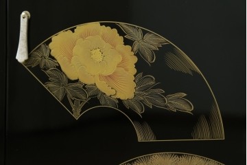 中古　美品　輪島塗り　こだわりの和の空間を演出する飾り棚　(R-062763)