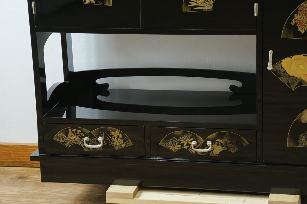 中古　美品　輪島塗り　こだわりの和の空間を演出する飾り棚　(R-062763)