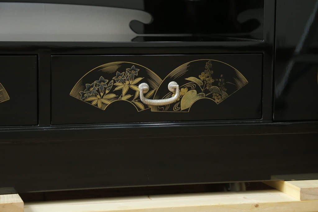 中古　美品　輪島塗り　こだわりの和の空間を演出する飾り棚　(R-062763)