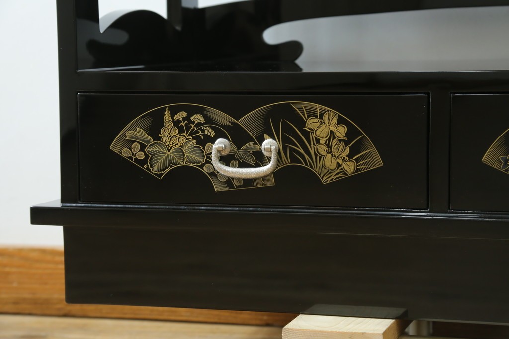 中古　美品　輪島塗り　こだわりの和の空間を演出する飾り棚　(R-062763)