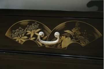 中古　美品　輪島塗り　こだわりの和の空間を演出する飾り棚　(R-062763)