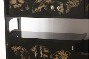 中古　美品　輪島塗り　こだわりの和の空間を演出する飾り棚(茶棚、違い棚、収納棚、戸棚)(R-062763)