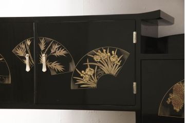 中古　美品　輪島塗り　こだわりの和の空間を演出する飾り棚(茶棚、違い棚、収納棚、戸棚)(R-062763)