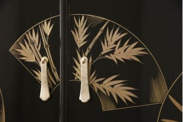 中古　美品　輪島塗り　こだわりの和の空間を演出する飾り棚(茶棚、違い棚、収納棚、戸棚)(R-062763)
