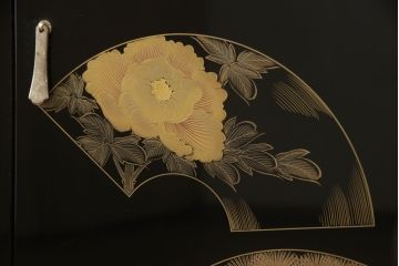 中古　美品　輪島塗り　こだわりの和の空間を演出する飾り棚(茶棚、違い棚、収納棚、戸棚)(R-062763)