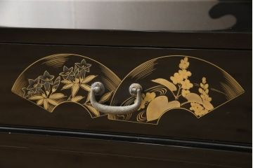 中古　美品　輪島塗り　こだわりの和の空間を演出する飾り棚(茶棚、違い棚、収納棚、戸棚)(R-062763)