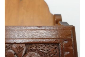 中古　伝統工芸　軽井沢彫り　桜の彫りが上品な印象を与えるレターラック(二段状差し、壁掛け収納)(R-062769)