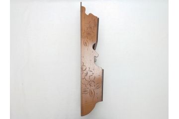 中古　伝統工芸　軽井沢彫り　桜の彫りが上品な印象を与えるレターラック(二段状差し、壁掛け収納)(R-062769)