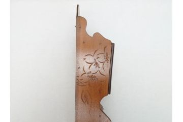中古　伝統工芸　軽井沢彫り　桜の彫りが上品な印象を与えるレターラック(二段状差し、壁掛け収納)(R-062769)