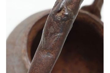 釜師　宮崎寒雉(彦九郎)　江戸中期　金銀象嵌　草花昆虫文　鉄瓶(鐵瓶、茶道具、共箱付き)(R-062770)