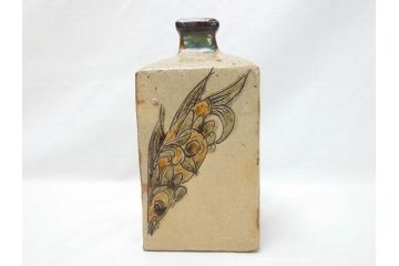 人間国宝　金城次郎　壺屋焼　魚文　花瓶　角瓶(沖縄、琉球陶器、金城一門、魚紋、民芸陶器、花入れ、花器、フラワーベース)(R-062771)