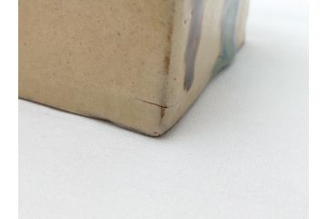人間国宝　金城次郎　壺屋焼　魚文　花瓶　角瓶(沖縄、琉球陶器、金城一門、魚紋、民芸陶器、花入れ、花器、フラワーベース)(R-062771)