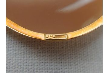 イタリア　GIOVANNI APA(ジョバンニ アパ)　カメオ　珊瑚　K18　750フレーム　刻印有　2way　ブローチ兼ネックレス(箱付き、サンゴ、貝、shell)(R-062772)