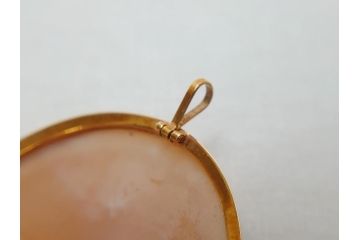 イタリア　GIOVANNI APA(ジョバンニ アパ)　カメオ　珊瑚　K18　750フレーム　刻印有　2way　ブローチ兼ネックレス(箱付き、サンゴ、貝、shell)(R-062772)
