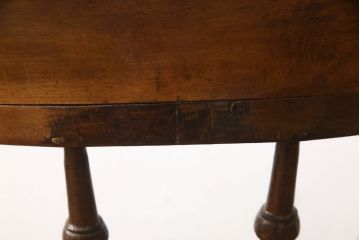 イギリスアンティーク　スモーカーズボウ　エルム材　凝った脚のデザインとクラシカルな佇まいが魅力的なキャプテンチェア(アームチェア、肘掛け椅子、イス、ダイニングチェア、板座チェア)(R-062776)