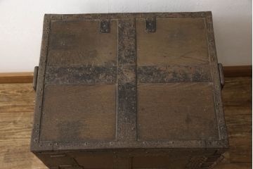 和製アンティーク　激レアデザイン!!　江戸期　天保年間　総欅(ケヤキ)材　船箪笥のような越後帳場箪笥(掛硯型、懸硯型、時代箪笥、舟箪笥、収納箪笥、引き出し、整理箪笥、小箪笥)(R-062777)