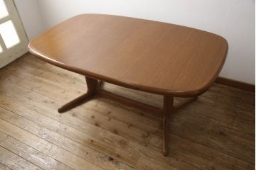 デンマークビンテージ　GUDME(グドメ)　Niels.O.Moller(ニールス・O・モラー)デザイン　チーク材　北欧テイストのお部屋づくりにおすすめなオーバルダイニングテーブル(エクステンションテーブル、6人掛け、4人掛け、ヴィンテージ)(R-062786)