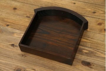 中古　美品　広島県　博永家具　漆塗り　便利な収納付き!!シックな色合いと和モダンデザインが魅力的な囲炉裏テーブルセット(ダイニングテーブル、ラウンドテーブル、4人掛け、4P、ダイニングチェア、板座チェア、椅子、イス、いす、食卓、木製火鉢)(定価約130万円)(R-062789)