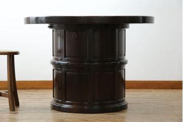 中古　美品　広島県　博永家具　漆塗り　便利な収納付き!!シックな色合いと和モダンデザインが魅力的な囲炉裏テーブルセット(ダイニングテーブル、ラウンドテーブル、4人掛け、4P、ダイニングチェア、板座チェア、椅子、イス、いす、食卓、木製火鉢)(定価約130万円)(R-062789)