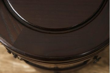中古　広島県　博永家具　便利な収納付き!!シックな色合いと美しい杢目が目を惹くまる花台(スツール、サイドテーブル、サイドチェスト、サイドキャビネット、引き出し、飾り台)(R-062790)
