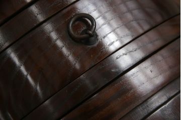 中古　広島県　博永家具　便利な収納付き!!シックな色合いと美しい杢目が目を惹くまる花台(スツール、サイドテーブル、サイドチェスト、サイドキャビネット、引き出し、飾り台)(R-062790)