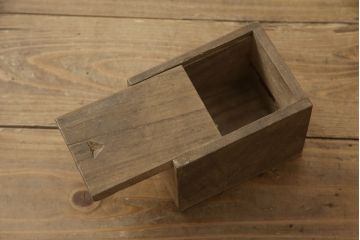 和製アンティーク　前面・内部桐材　透かしの入った金具が緻密で美しい佐渡八幡箪笥(佐渡箪笥、和たんす、収納箪笥、時代箪笥、衣装タンス、引き出し)(R-062791)