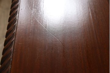 中古　マホガニー材　アンティーク調で華奢なデザインが目を惹く両袖デスク(ニーホールデスク、ワークデスク、在宅用、在宅ワーク、机)(R-062794)