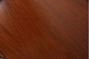 中古　マホガニー材　アンティーク調で華奢なデザインが目を惹く両袖デスク(ニーホールデスク、ワークデスク、在宅用、在宅ワーク、机)(R-062794)