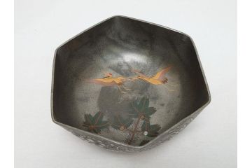 継山造　本錫　内螺鈿　蒔絵　桐唐草文　松に鶴　菓子鉢(六角、菓子器、深鉢、草花文)(R-062819)