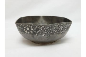 継山造　本錫　内螺鈿　蒔絵　桐唐草文　松に鶴　菓子鉢(六角、菓子器、深鉢、草花文)(R-062819)