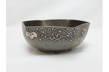 継山造　本錫　内螺鈿　蒔絵　桐唐草文　松に鶴　菓子鉢(六角、菓子器、深鉢、草花文)(R-062819)
