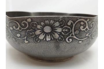 継山造　本錫　内螺鈿　蒔絵　桐唐草文　松に鶴　菓子鉢(六角、菓子器、深鉢、草花文)(R-062819)