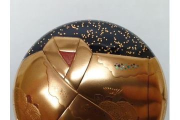 山中漆器　伝統工芸士　蒔絵師　吉田華正(利昭)　誰ヶ袖　秋柄　蒔絵　大棗(共箱付き、鹿の子梨子地、誰が袖、草花、菊、螺鈿)(R-062824)