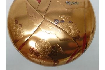 山中漆器　伝統工芸士　蒔絵師　吉田華正(利昭)　誰ヶ袖　秋柄　蒔絵　大棗(共箱付き、鹿の子梨子地、誰が袖、草花、菊、螺鈿)(R-062824)