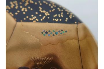 山中漆器　伝統工芸士　蒔絵師　吉田華正(利昭)　誰ヶ袖　秋柄　蒔絵　大棗(共箱付き、鹿の子梨子地、誰が袖、草花、菊、螺鈿)(R-062824)