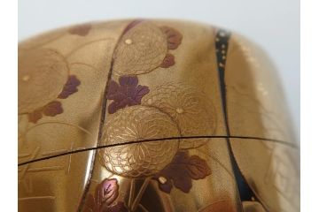 山中漆器　伝統工芸士　蒔絵師　吉田華正(利昭)　誰ヶ袖　秋柄　蒔絵　大棗(共箱付き、鹿の子梨子地、誰が袖、草花、菊、螺鈿)(R-062824)