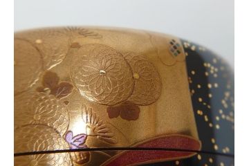 山中漆器　伝統工芸士　蒔絵師　吉田華正(利昭)　誰ヶ袖　秋柄　蒔絵　大棗(共箱付き、鹿の子梨子地、誰が袖、草花、菊、螺鈿)(R-062824)