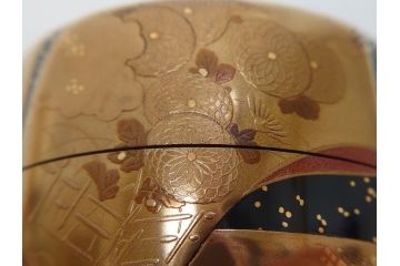 山中漆器　伝統工芸士　蒔絵師　吉田華正(利昭)　誰ヶ袖　秋柄　蒔絵　大棗(共箱付き、鹿の子梨子地、誰が袖、草花、菊、螺鈿)(R-062824)