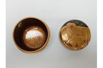 山中漆器　伝統工芸士　蒔絵師　吉田華正(利昭)　誰ヶ袖　秋柄　蒔絵　大棗(共箱付き、鹿の子梨子地、誰が袖、草花、菊、螺鈿)(R-062824)