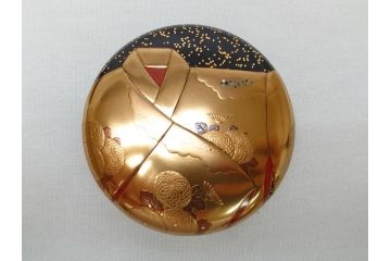 山中漆器　伝統工芸士　蒔絵師　吉田華正(利昭)　誰ヶ袖　秋柄　蒔絵　大棗(共箱付き、鹿の子梨子地、誰が袖、草花、菊、螺鈿)(R-062824)
