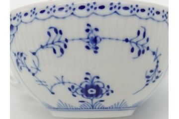 デンマーク　ROYAL COPENHAGEN(ロイヤルコペンハーゲン)　ブルーフルーテッド　ハーフレース　ティーカップ&ソーサー3客セット(洋食器、C&S)(R-062829)