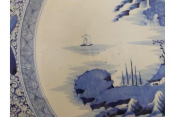 江戸期　古伊万里　染付　山水図　花唐草文　1尺7寸　約52cm　大皿(一尺七寸、和食器、和皿)(R-062835)