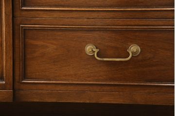 中古　DREXEL HERITAGE(ドレクセルヘリテイジ)　Triune(トライユン)　マホガニー材　気品ある佇まいが美しいサイドボード(サイドチェスト、引き出し)(R-062839)