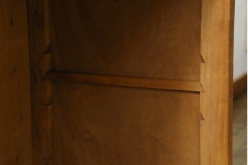 和製ヴィンテージ　軽井沢彫り　繊細な桜の彫刻が目を惹くサイドボード　(R-062844)