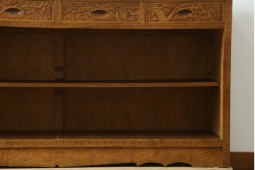 和製ヴィンテージ　軽井沢彫り　繊細な桜の彫刻が目を惹くサイドボード　(R-062844)